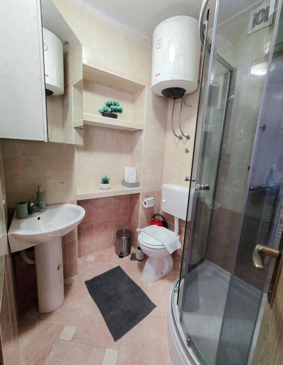 Private Bedroom With Bathroom Башка-Вода Экстерьер фото
