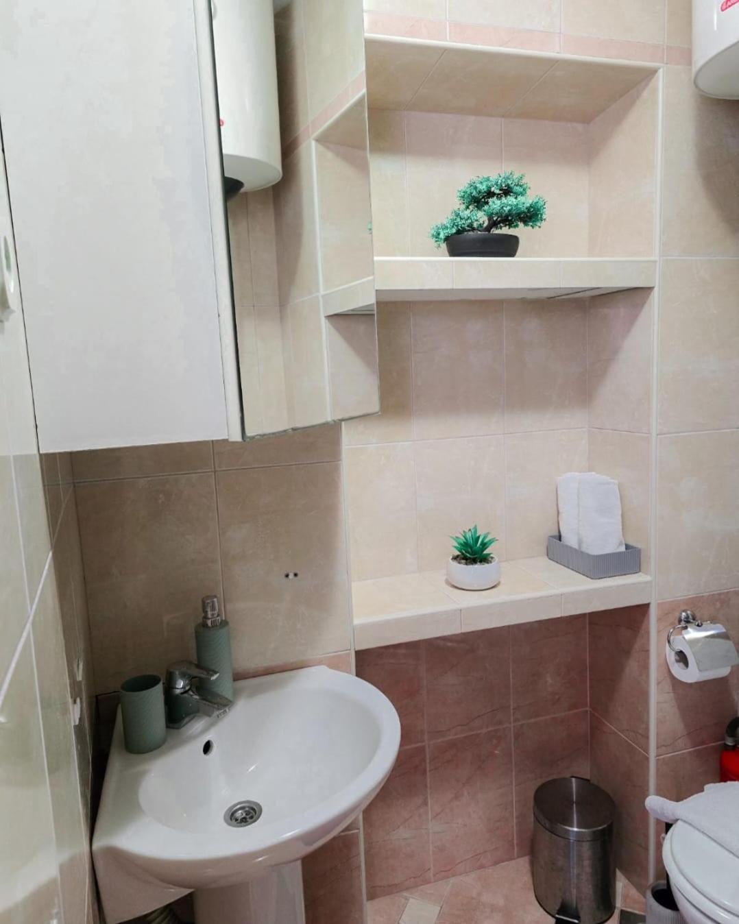 Private Bedroom With Bathroom Башка-Вода Экстерьер фото