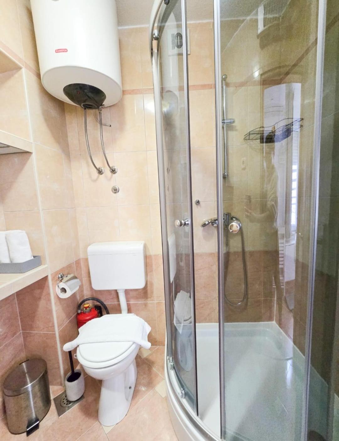 Private Bedroom With Bathroom Башка-Вода Экстерьер фото