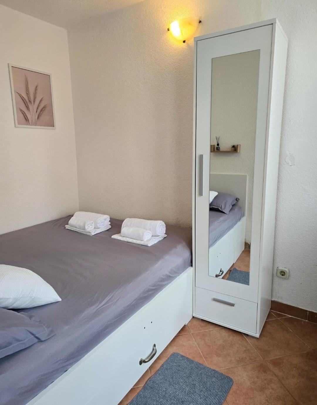 Private Bedroom With Bathroom Башка-Вода Экстерьер фото